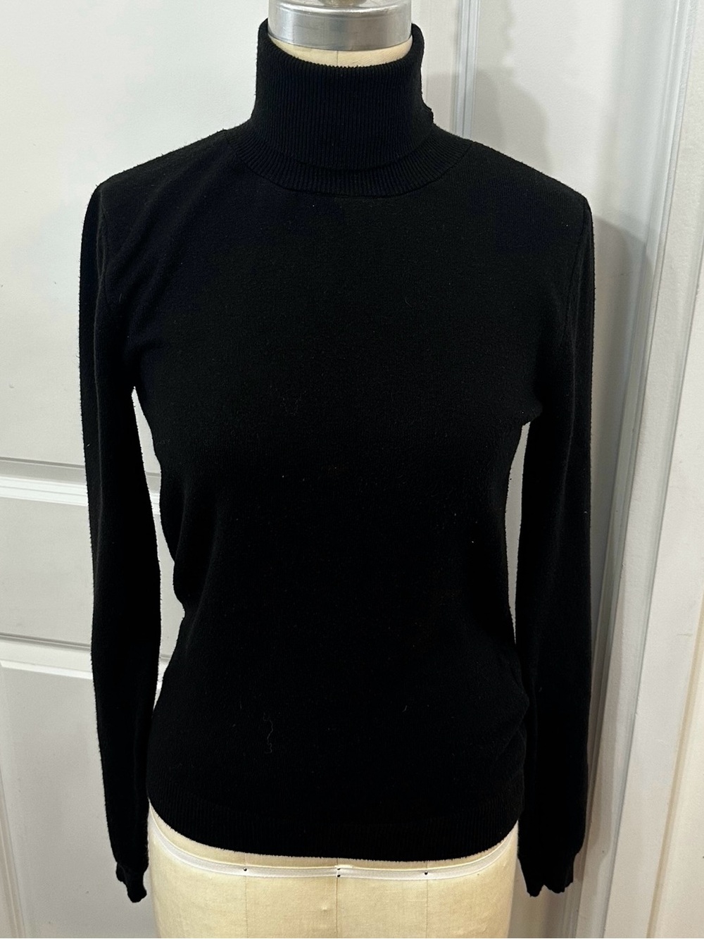 Women's Black Ribbed Turtleneck Long Sleeve Top